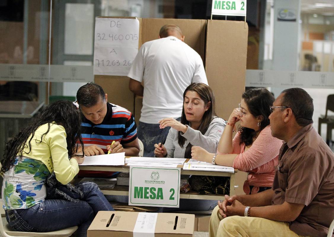 La jornada de consultas internas de los partidos realizada este domingo tuvo poca acogida en Medellín. FOTO JAIME PÉREZ MUNÉVAR