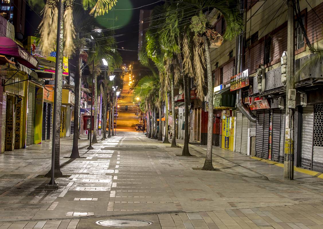 La norma inicia todas las noches desde las 7:00 p.m hasta las 5:00 a.m. Foto Juan Antonio Sánchez Ocampo