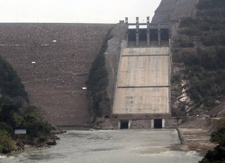 La presa de Hidrosogamoso, de 190 metros de altura, necesitó 900.000 viajes de volqueta durante dos años.