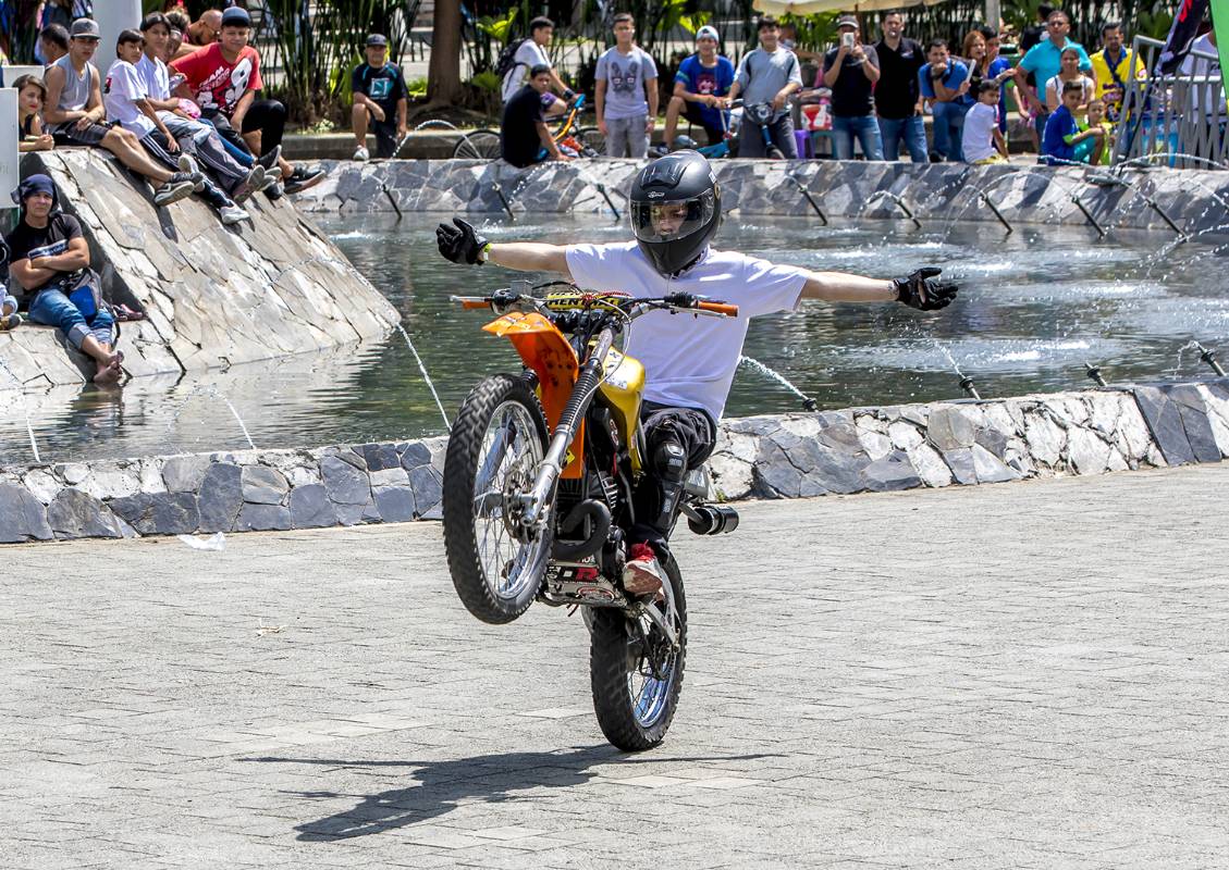 Los expertos pilotos hicieron vibrar al publico con sus habilidades sobre las motos. Foto Juan Antonio Sánchez Ocampo