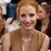 AP - La actriz Jessica Chastain observando la pasarela de Altuzarra.