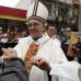 REUTERS - Emprendamos un camino de amor y confianza en todo el mundo&quot; dijo el nuevo Papa en su primer mensaje a todos los fieles, que aguardaban por su aparici&#243;n en el balc&#243;n de las bendiciones.