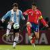 Reuters - Arrancando desde tres cuartos de cancha y movi&#233;ndose a voluntad por todo el frente de ataque, Messi caus&#243; estragos y sirvi&#243; balones de oro a Ag&#252;ero e Higua&#237;n (foto), que en el primer tiempo desperdiciaron numerosas ocasiones de anotar.