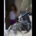 Esteban Vanegas - Los rastros de la guerra quedan en las casa de la comuna 13. Una ni&#241;a de 12 a&#241;os se encuentra gravemente herida tras una bala perdida que ingres&#243; por una ventana.