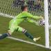 - Igor Akinfeev (Rusia) intent&#243; evitar un gol, pero se escap&#243; el bal&#243;n.