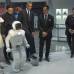 AFP - Barack Obama conoce el robot humanoide de Honda, Asimo.