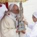 Reuters - El Papa Bergoglio agreg&#243; que tambi&#233;n hoy las hijas espirituales de Laura Montoya viven y llevan el Evangelio a los lugares m&#225;s rec&#243;nditos y necesitados, &quot;como una especie de vanguardia de la Iglesia&quot;.