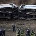 AP - El accidente se produjo en una curva muy pronunciada y el tren iba propulsado por una locomotora en su parte trasera, no en la delantera como es habitual, seg&#250;n indic&#243; el canal de televisi&#243;n local NY1.