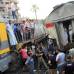 Reuters - Un tren de pasajeros descarril&#243; este martes en la localidad de Al Badrachin, a las afueras de El Cairo, en un accidente que caus&#243; por lo menos catorce heridos, seg&#250;n el Ministerio de Sanidad egipcio. El jefe del Departamento de Primeros Auxilios, Ahmad el Ansari, explic&#243; que los heridos fueron trasladados al hospital de Al Badrachin, al sur de la capital.
