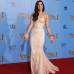 Reuters - Por su parte Megan Fox deslumbró con pendientes largos con gemas en rosa palo y un palabra de honor ajustado y de encaje, que es lo que importa, indicó a los reporteros.