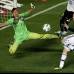 Reuters - Muslera hab&#237;a sido la figura del partido y le dio la victoria a su equipo.