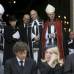AP - La reina brit&#225;nica Isabel II acompa&#241;ada del Duque de Edimburgo en el funeral de Margaret Thatcher a la salida de la catedral con el Arzobispo de Canterbury y el Obispo de Londres.