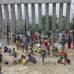 FOTO EL COLOMBIANO - El Parque de los Pies Descalzos es un lugar para el encuentro ciudadano, el sano esparcimiento y la comuni&#243;n con la naturaleza. Fue inaugurado el 7 de diciembre de 1998 y forma parte de los programas de recuperaci&#243;n arquitect&#243;nica y urban&#237;stica desarrollados por las Empresas P&#250;blicas de Medell&#237;n.