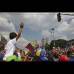 AP - Una multitud de venezolanos marcharon desde diversos puntos de la capital para encontrarse con el candidato.