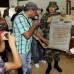 - General Hernán Giraldo recibe el diploma que lo certifica como un miembro indígena de las etnias tule, embera, sinú.