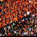 Reuters - El color naranja fue el protagonista del noveno encuentro del Mundial 2010, el partido que disputaron las selecciones de Holanda y Dinamarca.