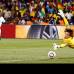 Reuters - Ghana supo aprovechar la superioridad num&#233;rica y su insistencia encontr&#243; premio con un gol de penal de Asamoah Gyan a cinco minutos del final al derrotar 1-0 a Serbia por el Grupo D.