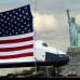 Reuters - Durante la traves&#237;a por el r&#237;o, el legendario transbordador pas&#243; por delante de la Estatua de la Libertad, uno de los iconos de Nueva York, y frente al World Trade Center, donde contin&#250;an las obras de construcci&#243;n de los rascacielos que sustituir&#225;n a las Torres Gemelas en la silueta de Manhattan.