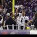 REUTERS - El mariscal de campo Joe Flacco, quien se hizo acreedor al premio al Jugador M&#225;s Valioso (MVP) del Super Bowl, lanz&#243; para tres pases de anotaci&#243;n.