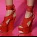 AP - Para el calzado hubo un contraste con el modelo que acompa&#241;aban, siempre sobre zapatos o sandalias con plataforma de tac&#243;n muy alto.