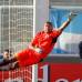 Reuters - Luis Mart&#237;nez, que reemplaz&#243; a &#250;ltima hora al lesionado titular David Ospina, contribuy&#243; con un par de errores a los goles peruanos.