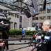 Reuters - Entrevista al primer ministro de Luxemburgo Jean-Claude Juncker en Bruselas, Bélgica. Micrófonos arriba y abajo para escuchar las declaraciones del mandatario.