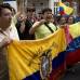 AP - El número de defensores de Assange aumentó hasta alrededor de 200 personas, entre ellos varias decenas de latinoamericanos.