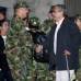 Colprensa - El facilitador del Gobierno para la liberación de secuestrados de las Farc, Eduardo Pizarro Leongómez, también recibió a los recién liberados.
