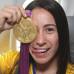 Hernán Vanegas - Mariana y su medalla que la acredita como campeona Olímpica del BMX femenino en Londres 2012.