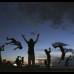 Reuters - Jóvenes libios practican el Parkour, la habilidad de desplazarse superando cualquier obstáculo.
