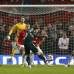 REUTERS - Con superioridad sobre el c&#233;sped y un rival encerrado en su &#225;rea, Modric logr&#243; abrir el cerrojo de los de Ferguson con un misil que hizo temblar el palo derecho de De Gea.