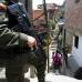 Esteban Vanegas - La zozobra reina en las calles de la comuna 13, en la que los ciudadanos conviven con el temor de los enfrentamientos entre bandas criminales que operan en la zona.