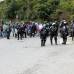 Foto cortes&#237;a Polic&#237;a Antioquia - Parte de los 3.000 mineros informales que fueron evacuados realizaron en la ma&#241;ana de este mi&#233;rcoles una asonada contra los agentes del Esmad y el Ej&#233;rcito.