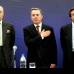 - Julio Mario Santo Domingo al lado del entonces presidente &#193;lvaro Uribe V&#233;lez y el expresidente del Canal Caracol, Paulo Laserna en un acto empresarial.