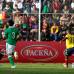 Reuters - Imagen del remate del jugador del Atl&#233;tico Nacional.