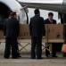 Reuters - Los restos mortales del cantautor argentino Facundo Cabral, asesinado el pasado s&#225;bado en Guatemala, llegaron este martes al sector militar del aeropuerto Jorge Newbery de Buenos Aires en un avi&#243;n de la Fuerza A&#233;rea de M&#233;xico.