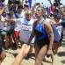 REUTERS - Con los labios hinchados, apariencia aturdida y quemada por el sol, la estadounidense Diana Nyad se convirti&#243; el lunes en la primera persona en cruzar las traicioneras aguas entre Cuba y Cayo Hueso sin una jaula que la proteja de los tiburones.