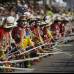 AP - Con todo tipo de indumentarias, los grupos de cumbia luchan por robarse el protagonismo del carnaval.