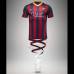 FOTOS NIKE - El primer uniforme, que sale a la venta este 24 de mayo, recupera las tradicionales rayas despu&#233;s de haberlas cambiado por una sola.