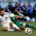 AP - Derrotados, los dos equipos, en su primer contacto con el Mundial, Grecia y Nigeria se jugaban la supervivencia y, pese al resultado, los dos siguen con vida en el torneo.