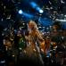 Reuters - Acompa&#241;ada por varios grupos de baile africanos, Shakira interpret&#243; dos de sus grandes &#233;xitos, La loba y Hips don&#39;t lie, y finalmente cant&#243; Waka Waka.