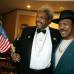 Reuters - Frazier y el promotor Don King posan en Nueva York el 28 de octubre de 2005.
