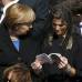 AP - La canciller alemana Angela Merkel junto a la princesa M&#225;xima de Holanda