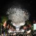 Reuters - Alrededor de medio millón de personas siguieron el concierto por pantallas gigantes en las abarrotadas inmediaciones del Palacio.