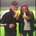 FOTOS CORTES&#205;A - Kun Ag&#252;ero y la brasile&#241;a Marta posaron juntos cada uno con un banano.