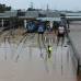 Reuters - Una estación de tren se inundó en Tel Aviv, las lluvias de invierno obligaron al cierre de las principales rutas de acceso a esta ciudad, que es la capital comercial de Israel.