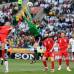 Reuters - Inglaterra no se rindi&#243; y Matthew Upson anot&#243; de cabeza a los 37 minutos al conectar un centro de Steven Gerrard, luego de un error en la salida de Neuer.