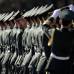 AP - Un miembro de la guardia de honor alinea al grupo en la preparación para una ceremonia de bienvenida al primer ministro indio, Manmohan Singh.