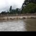 - El desbordamiento del r&#237;o Bogot&#225; tambi&#233;n ocasion&#243; el cierre de la v&#237;a Ch&#237;a-Bogot&#225; a la altura del Puente del Com&#250;n, lo que genera represamientos y trancones en esta carretera de gran afluencia de veh&#237;culos.