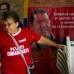 reuters - Los seguidores del presidente de Venezuela, Hugo Chávez, esperan que el Jefe de Estado se recupere del cáncer que padece y por el cual se encuentra en La Habana, Cuba. Caracas está inundada de mensajes de apoyo al líder del país bolivariano.
